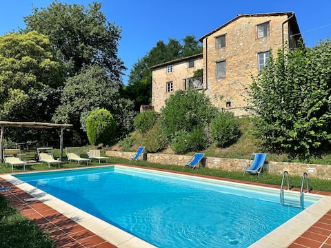 Charming Podere Pizzi, a real Tuscan experience.