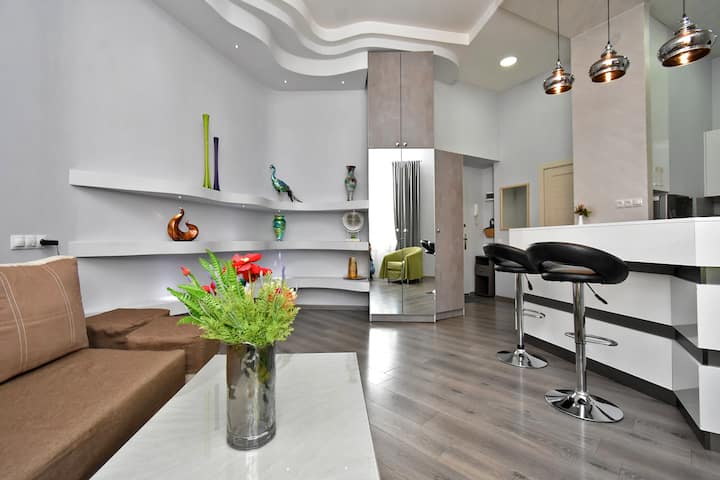 Bright, Elegant Apartment - Yerevan