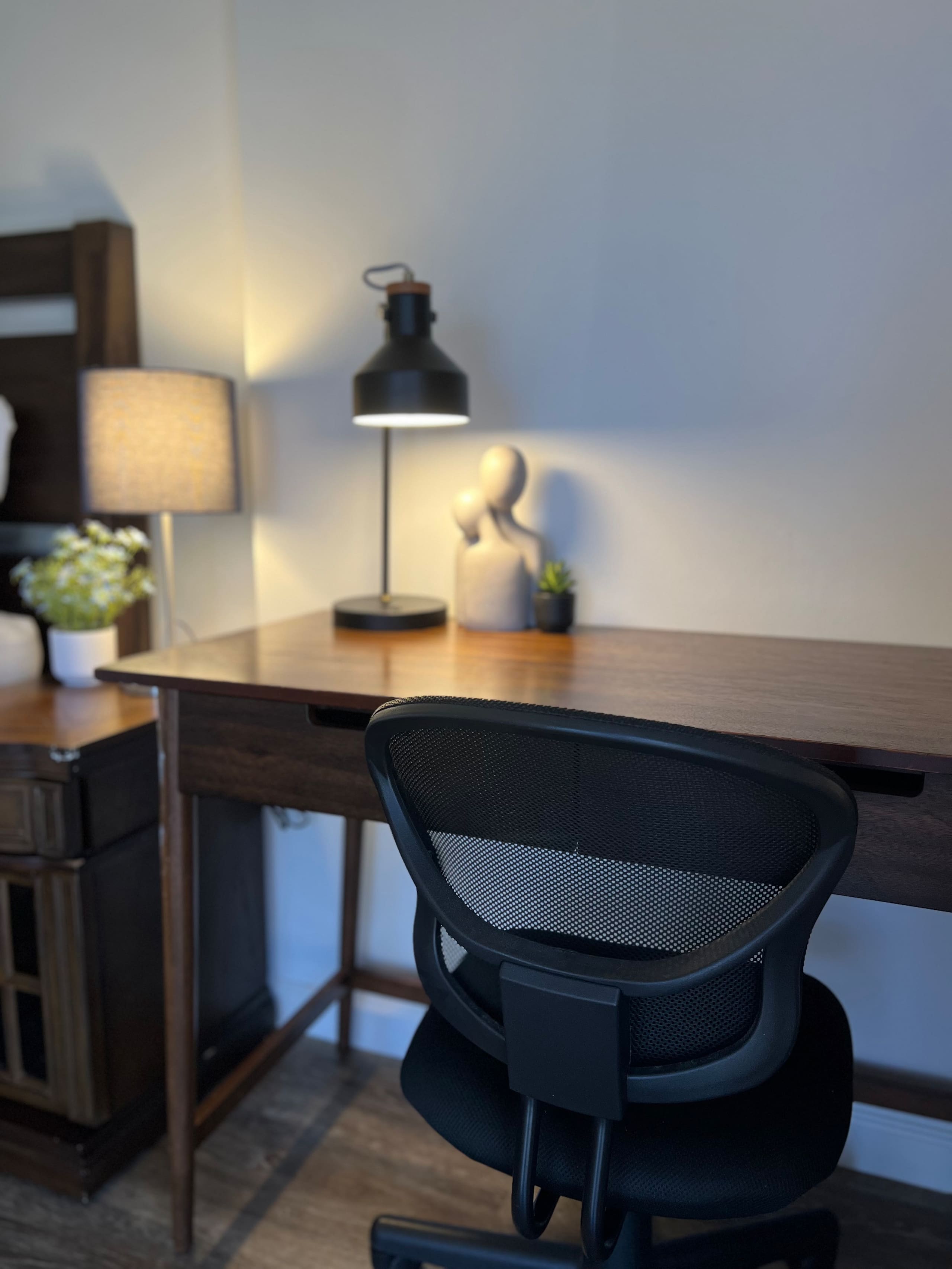 Heart of Honolulu Hideaway Suite + 1 Free Parking - Image 40