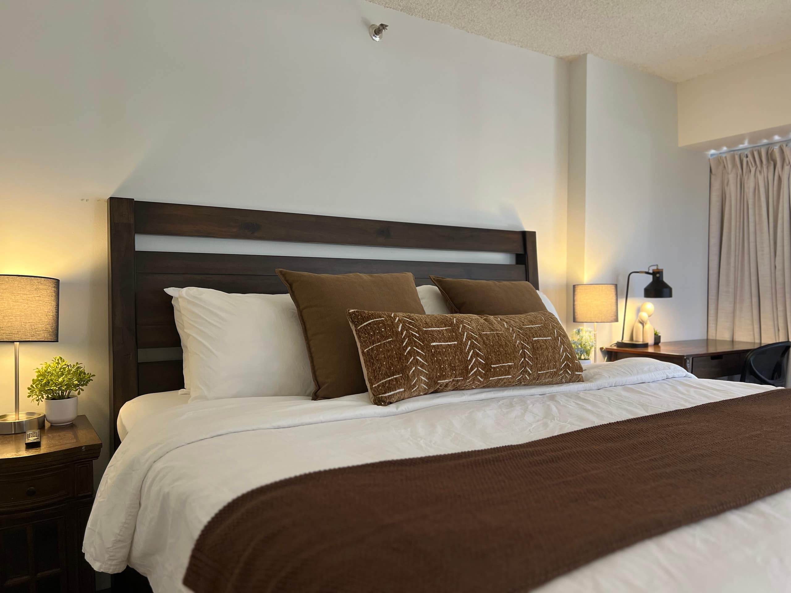 Heart of Honolulu Hideaway Suite + 1 Free Parking - Image 34