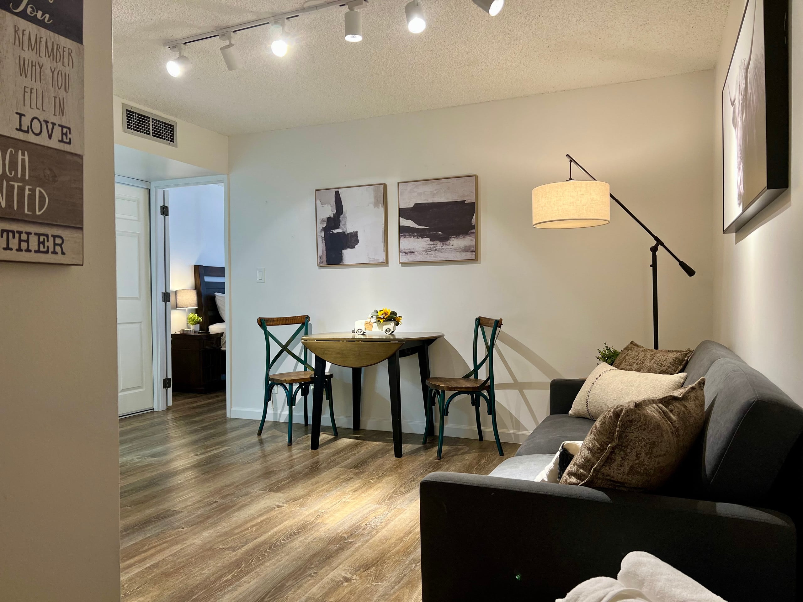 Heart of Honolulu Hideaway Suite + 1 Free Parking - Image 7