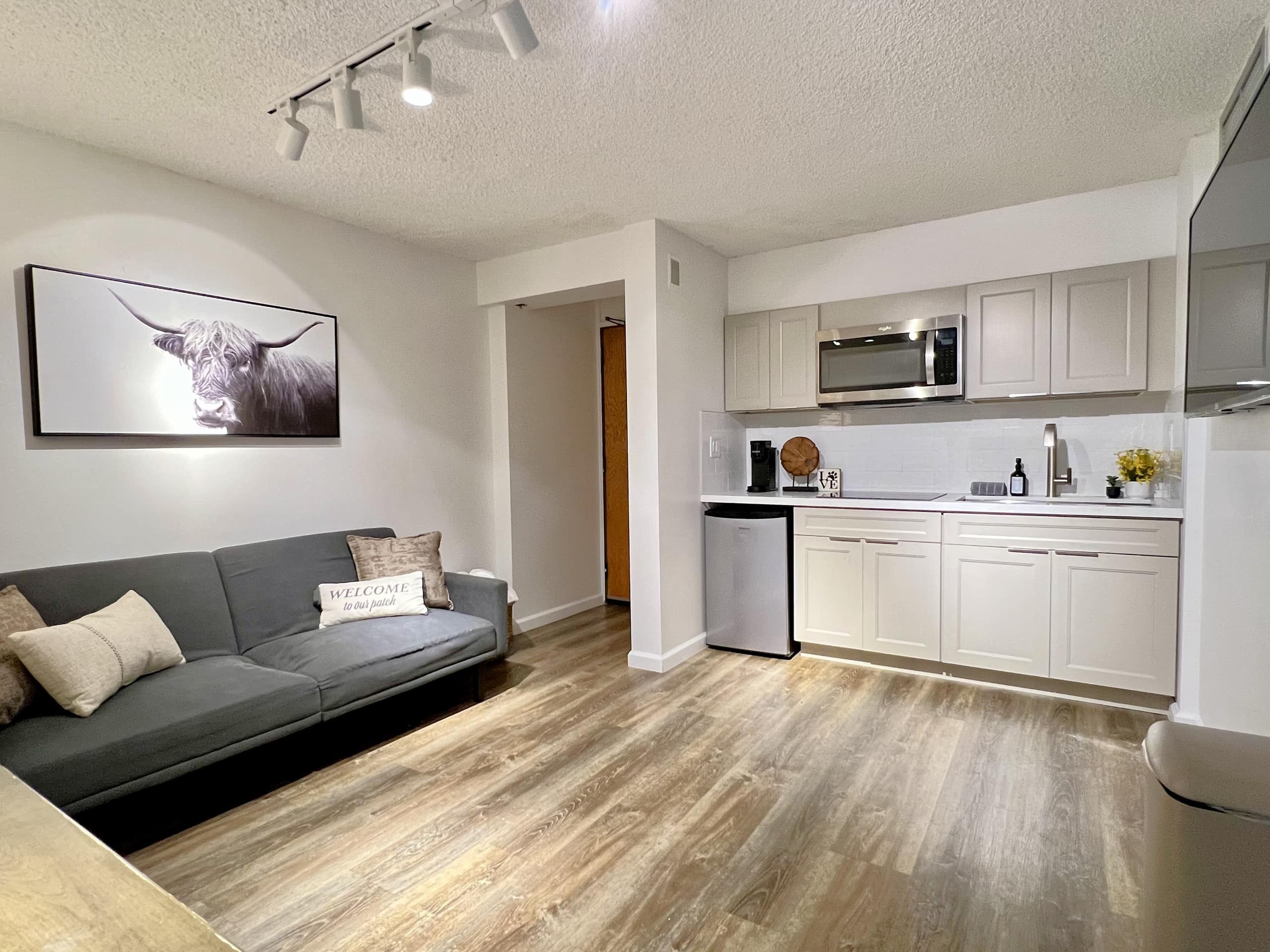 Heart of Honolulu Hideaway Suite + 1 Free Parking - Image 8