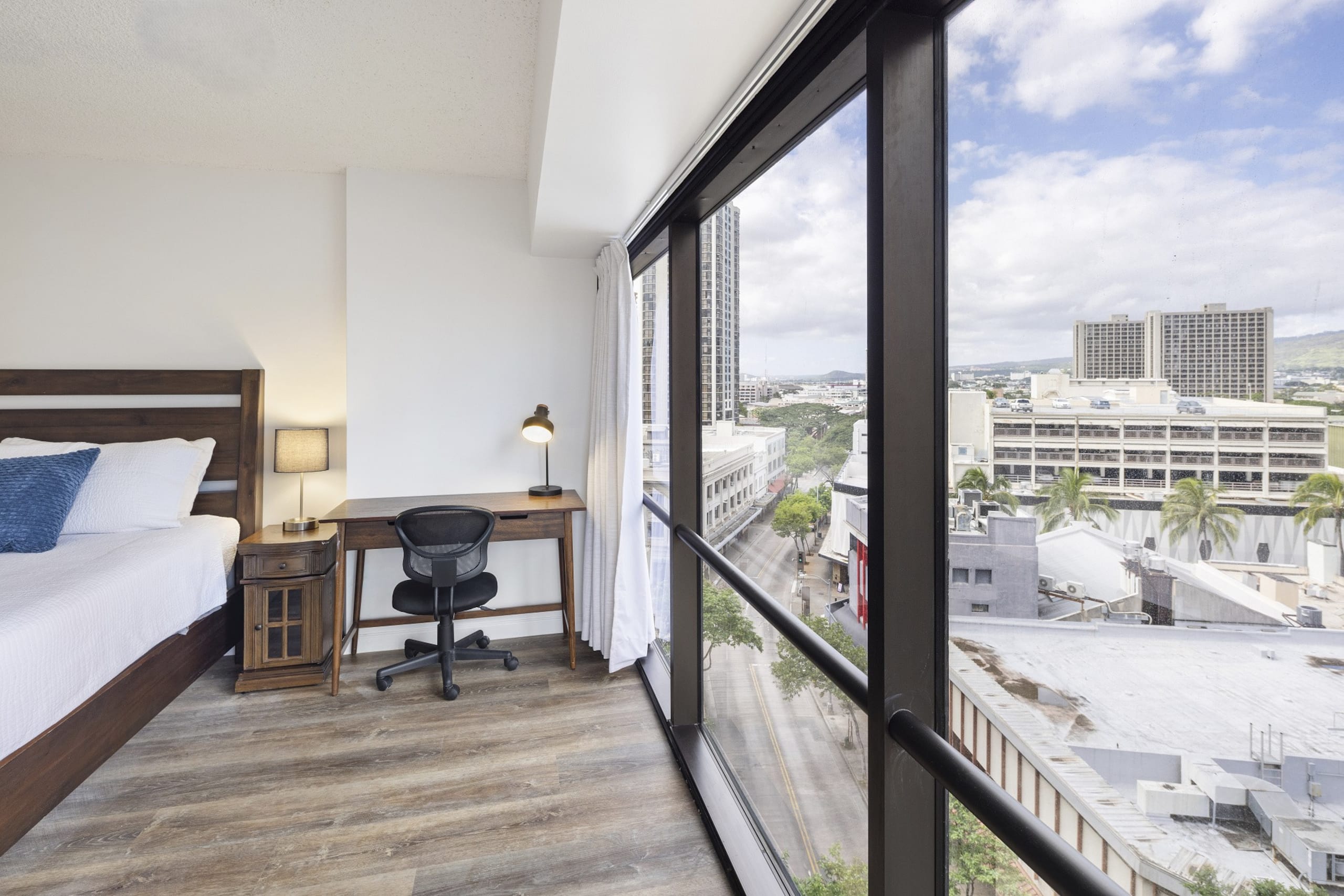 Heart of Honolulu Hideaway Suite + 1 Free Parking - Image 28