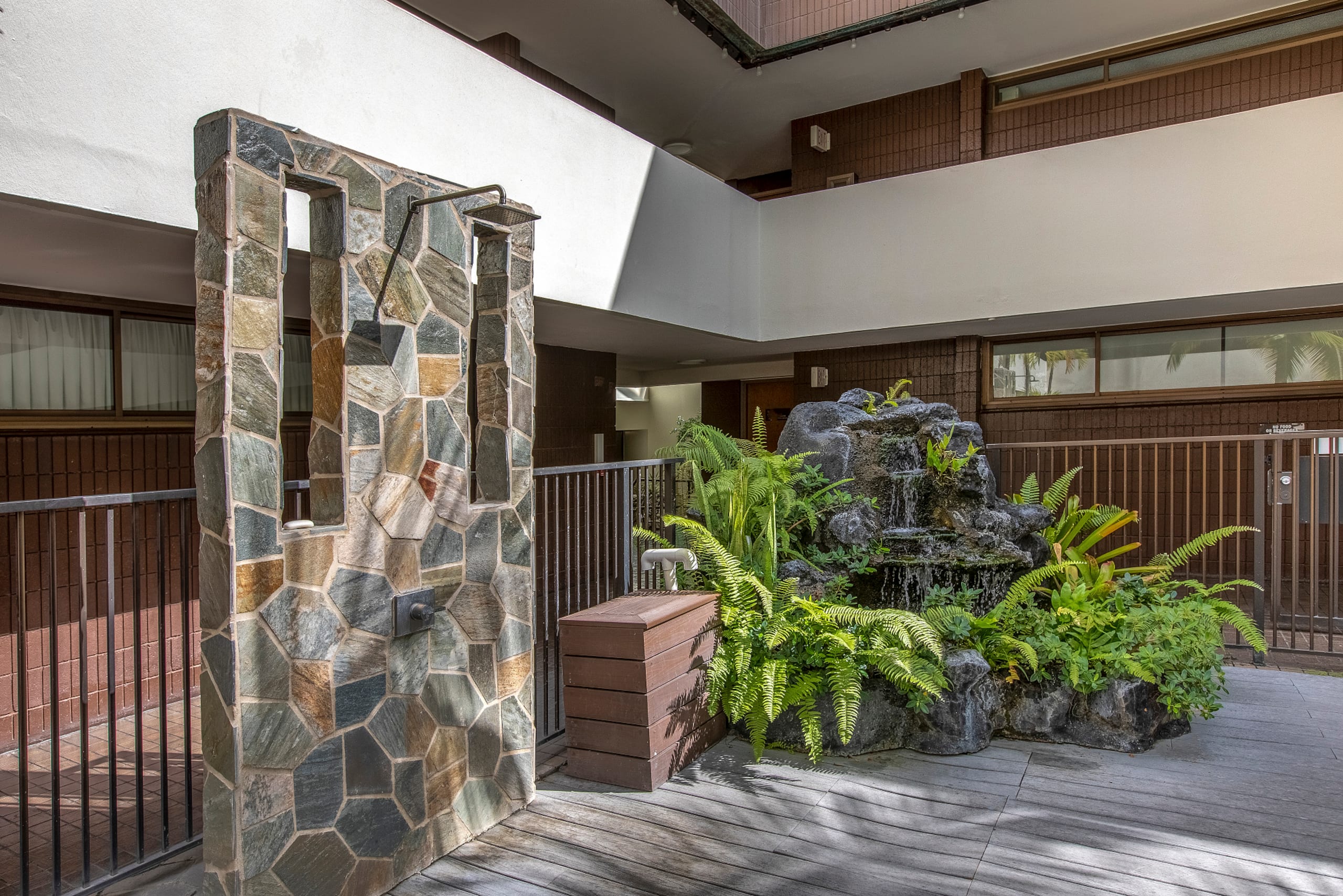 Heart of Honolulu Hideaway Suite + 1 Free Parking - Image 44