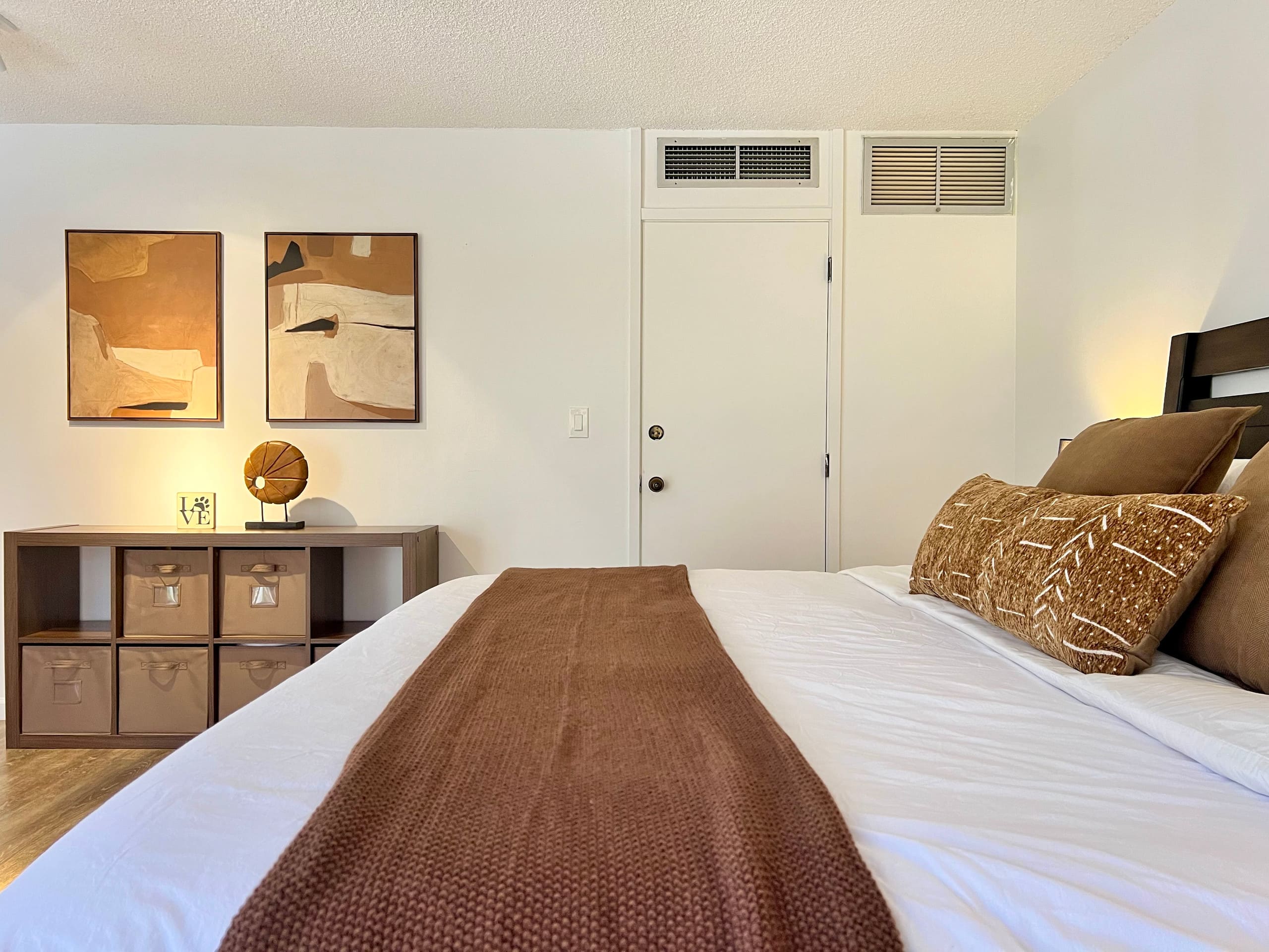 Heart of Honolulu Hideaway Suite + 1 Free Parking - Image 29