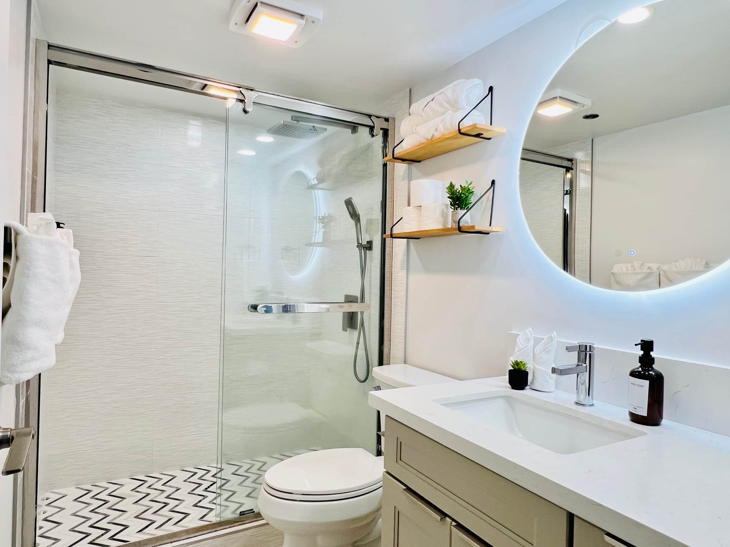 Heart of Honolulu Hideaway Suite + 1 Free Parking - Image 39