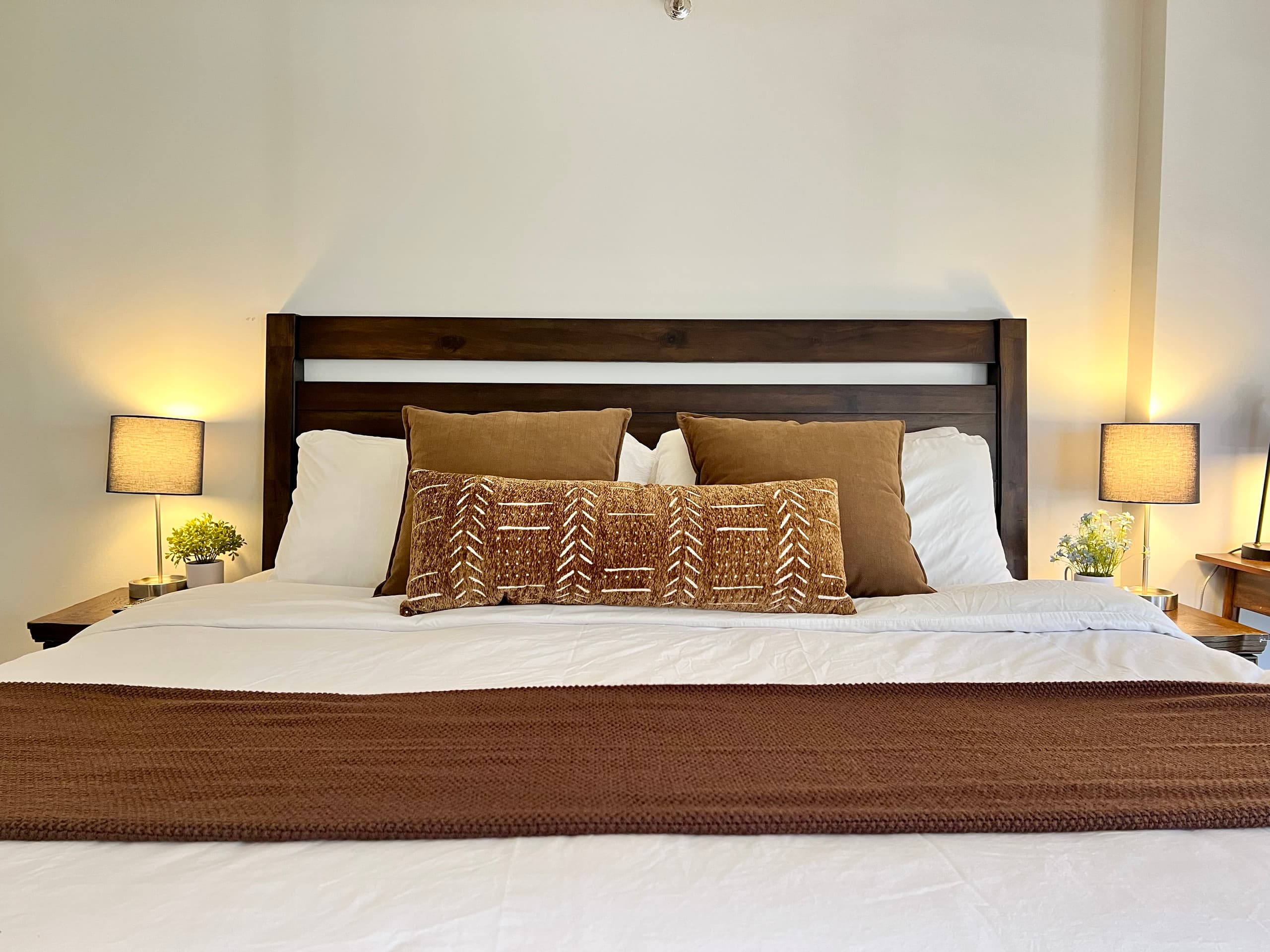 Heart of Honolulu Hideaway Suite + 1 Free Parking - Image 32