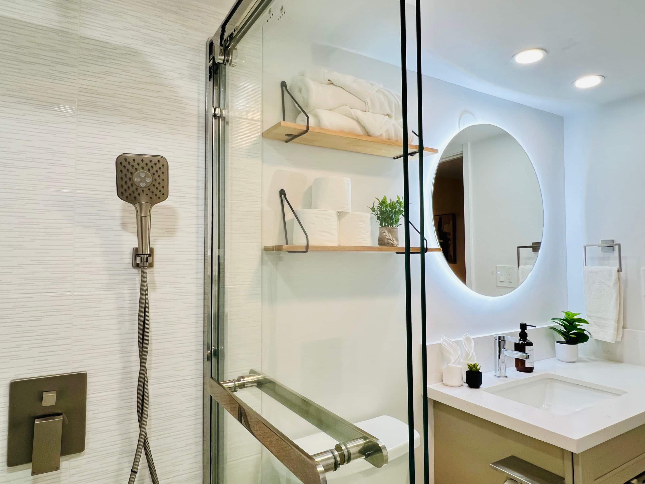 Heart of Honolulu Hideaway Suite + 1 Free Parking - Image 37