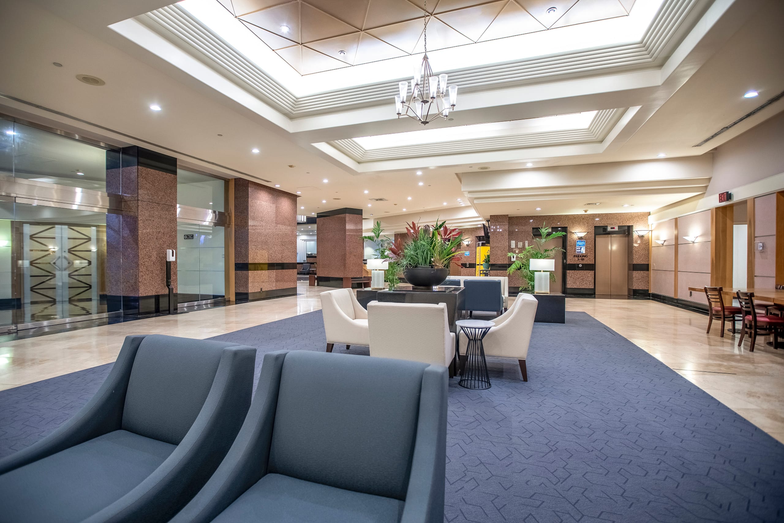 Heart of Honolulu Hideaway Suite + 1 Free Parking - Image 50