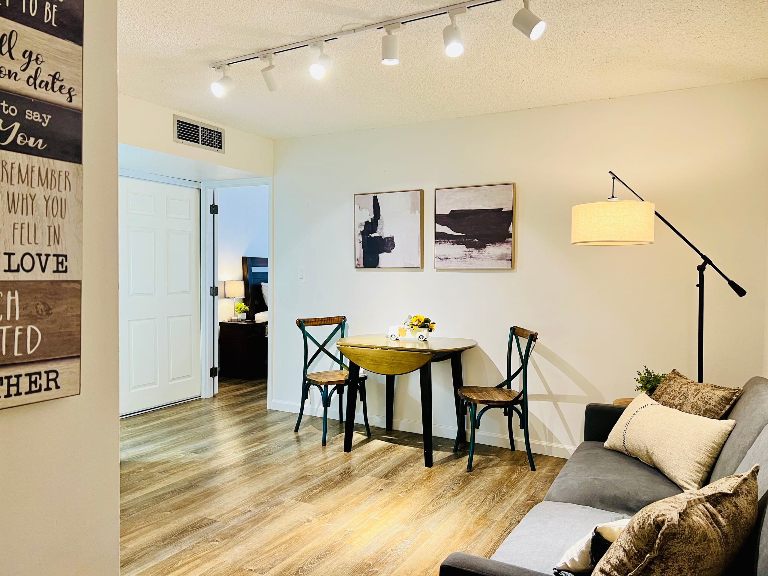 Heart of Honolulu Hideaway Suite + 1 Free Parking - Image 11