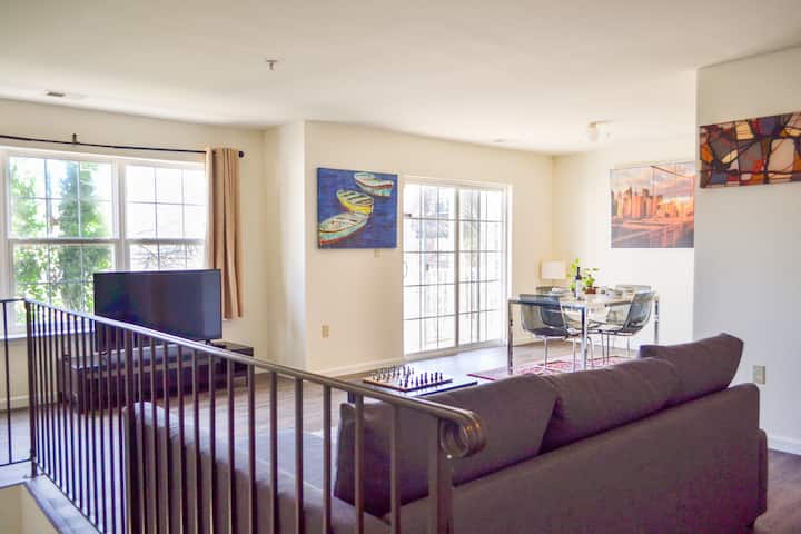 3 Bed 2.5 Bath 4 Bed Bright Townhome Near Station - Edison, NJ