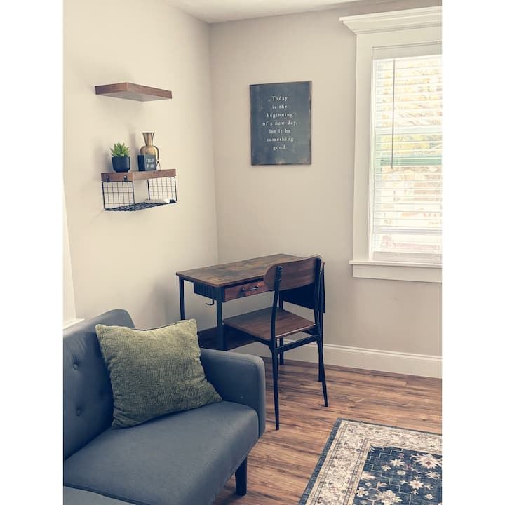 Deja Blue Cottage - Newnan, GA