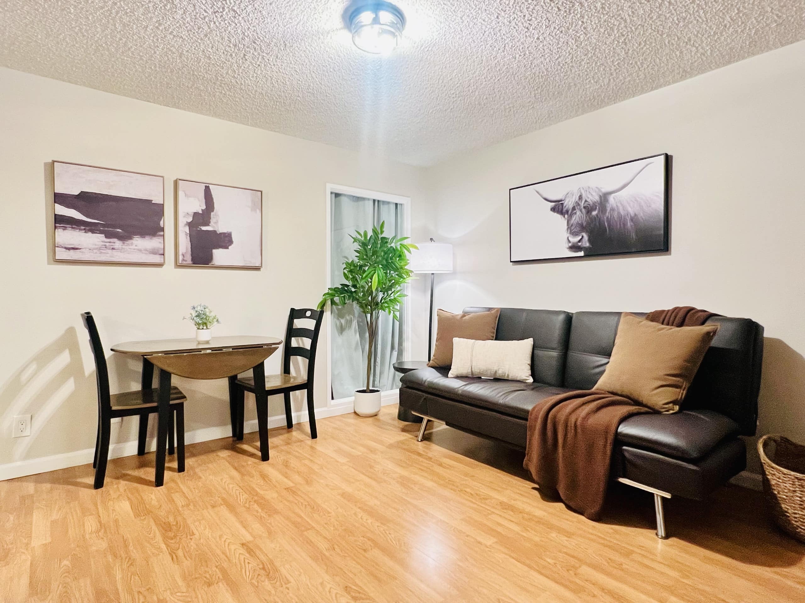 32F Sky-High Honolulu Hideaway Suite| Free Parking - Image 3