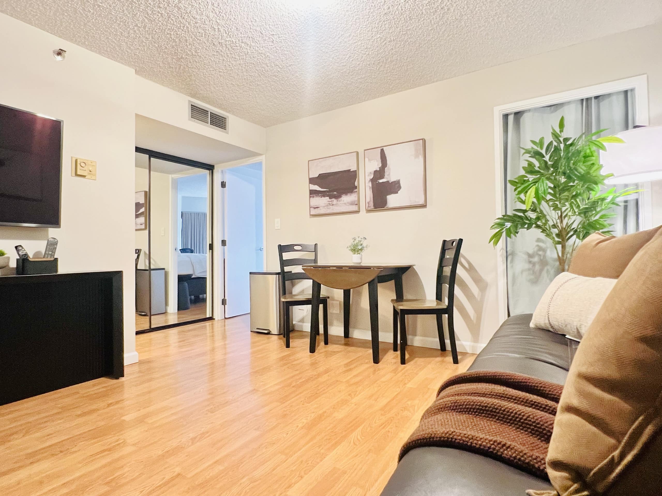32F Sky-High Honolulu Hideaway Suite| Free Parking - Image 6