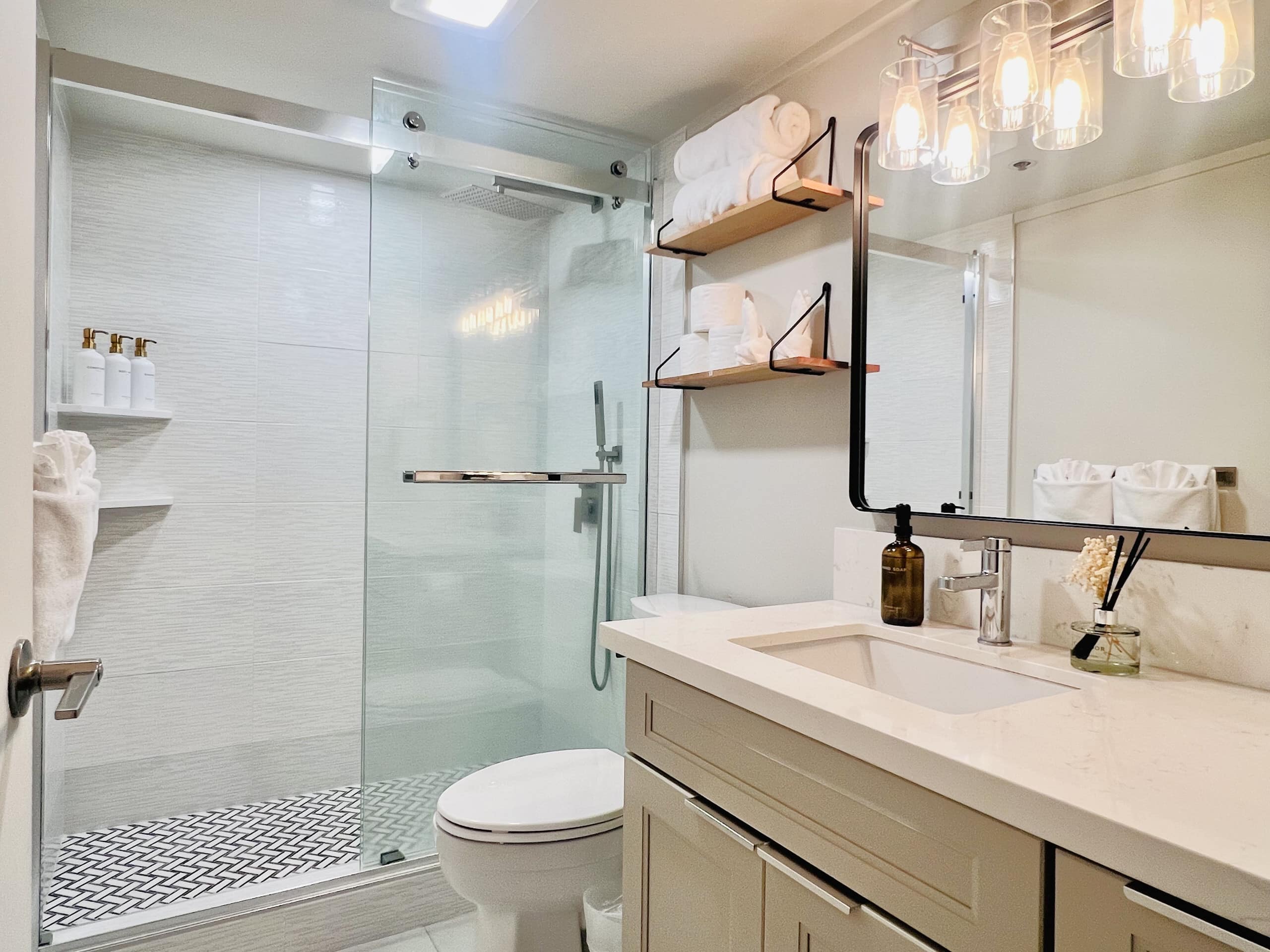 32F Sky-High Honolulu Hideaway Suite| Free Parking - Image 28
