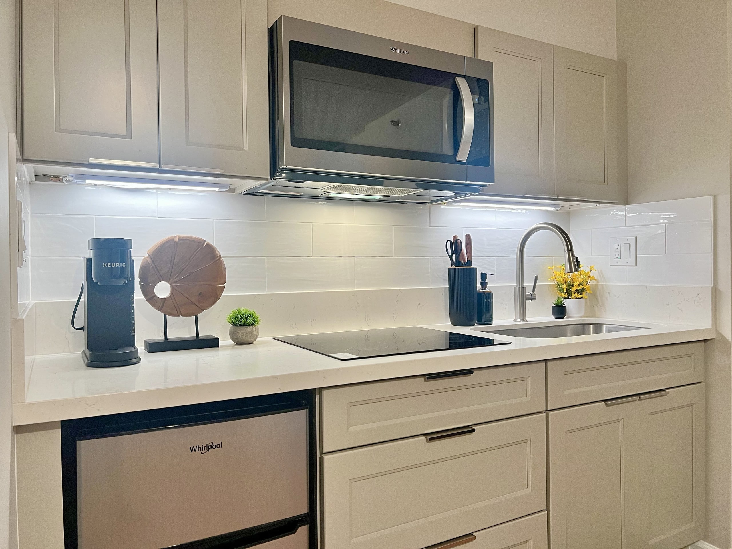 32F Sky-High Honolulu Hideaway Suite| Free Parking - Image 8