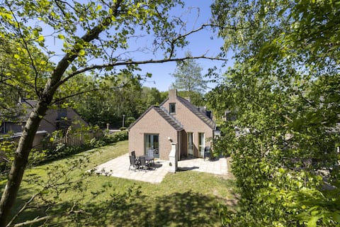 Successful Airbnb property: Lovely vacation home near forest and water in Ewijk
