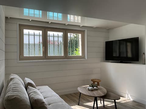 Airbnb performant: Waterfront apartment 50 m from the beach à Royan