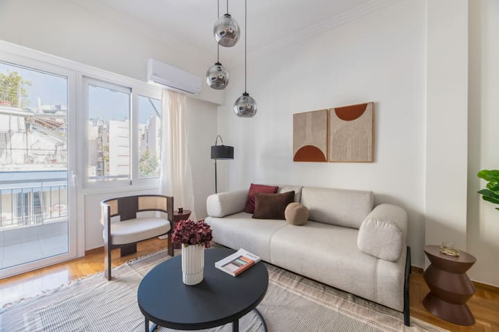 Modern Athenian Nest Near Kallimarmaro Stadium - Athens