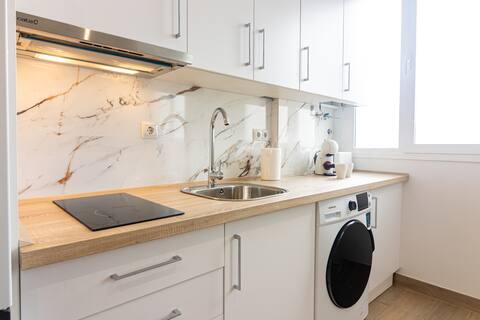 Popular Airbnb listing: Huelin Playa 2 FreshApartments Studio in Jardín De La Abadía