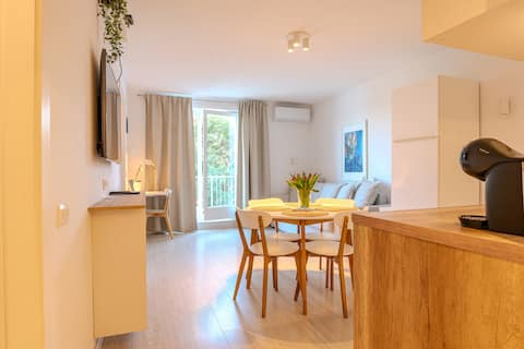Villa Yadranka | Seaside Escape for 6 | Sea Breeze