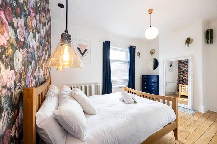 Winslow House- Free Parking