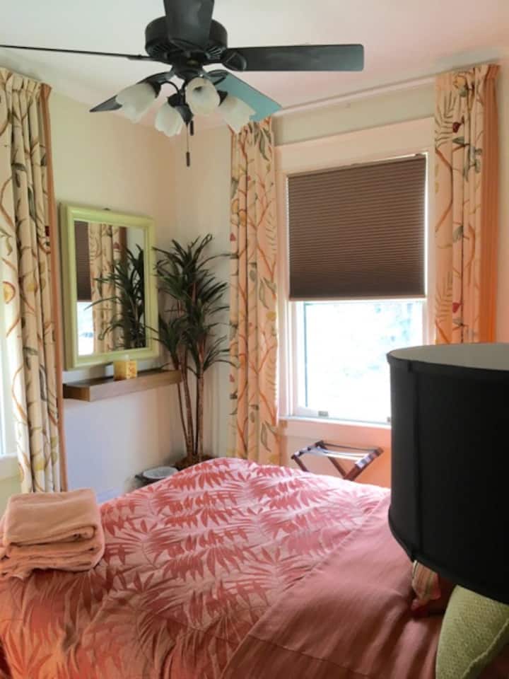 Queensize kamer met grote kast