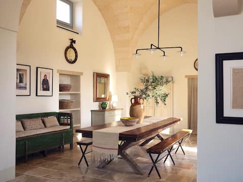 Charming farmhouse with swimming pool, close to the sea