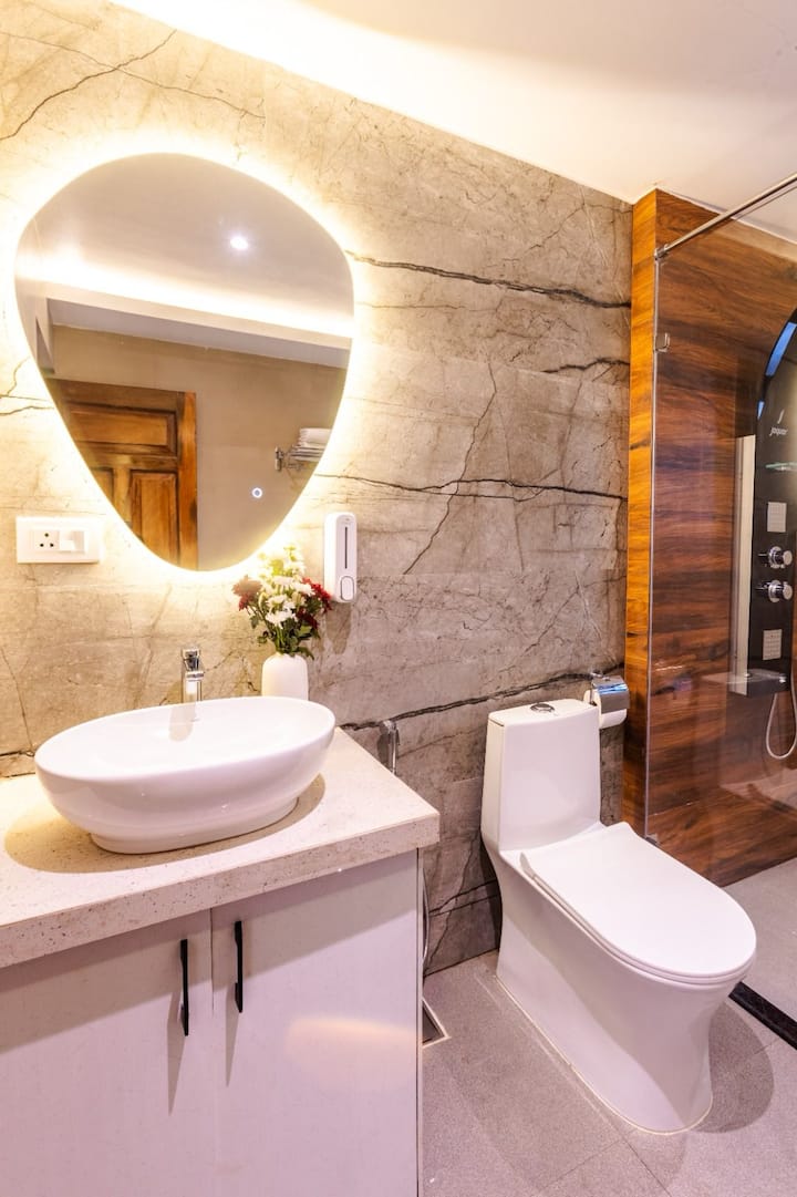 Full bathroom 1 image 1