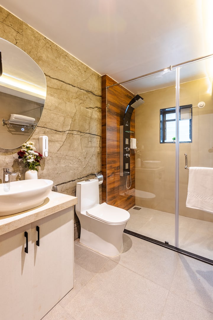 Full bathroom 4 image 1