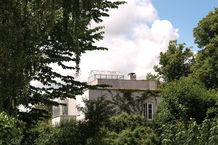 Stylish villa, roofgarden and beach gallery image 2