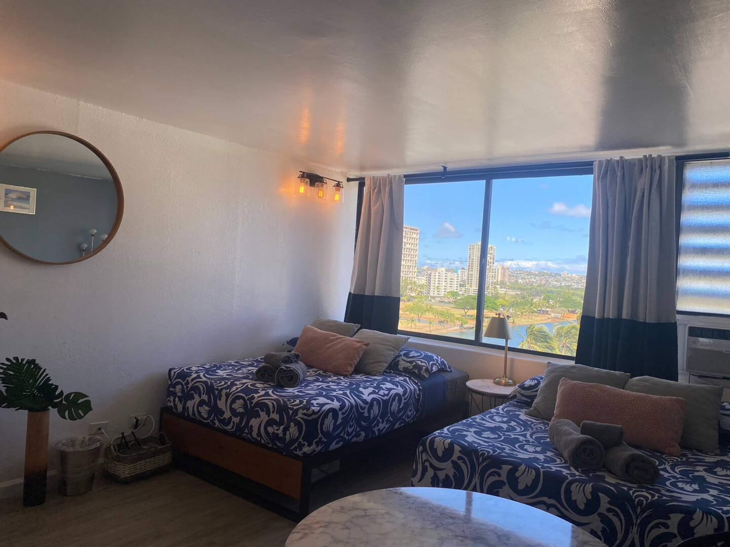 Condo in Honolulu · ★4.89 · 1 bedroom · 2 beds · 1 private bath - Image 13