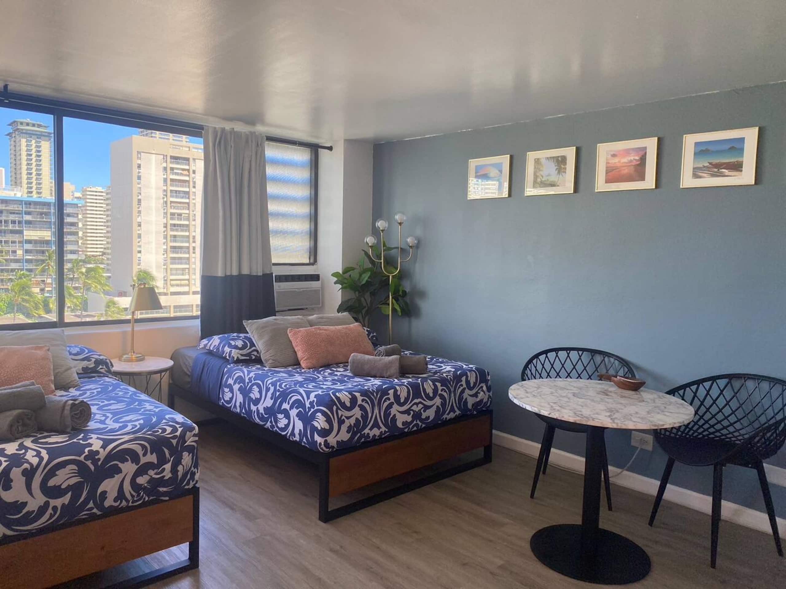 Condo in Honolulu · ★4.89 · 1 bedroom · 2 beds · 1 private bath - Image 12