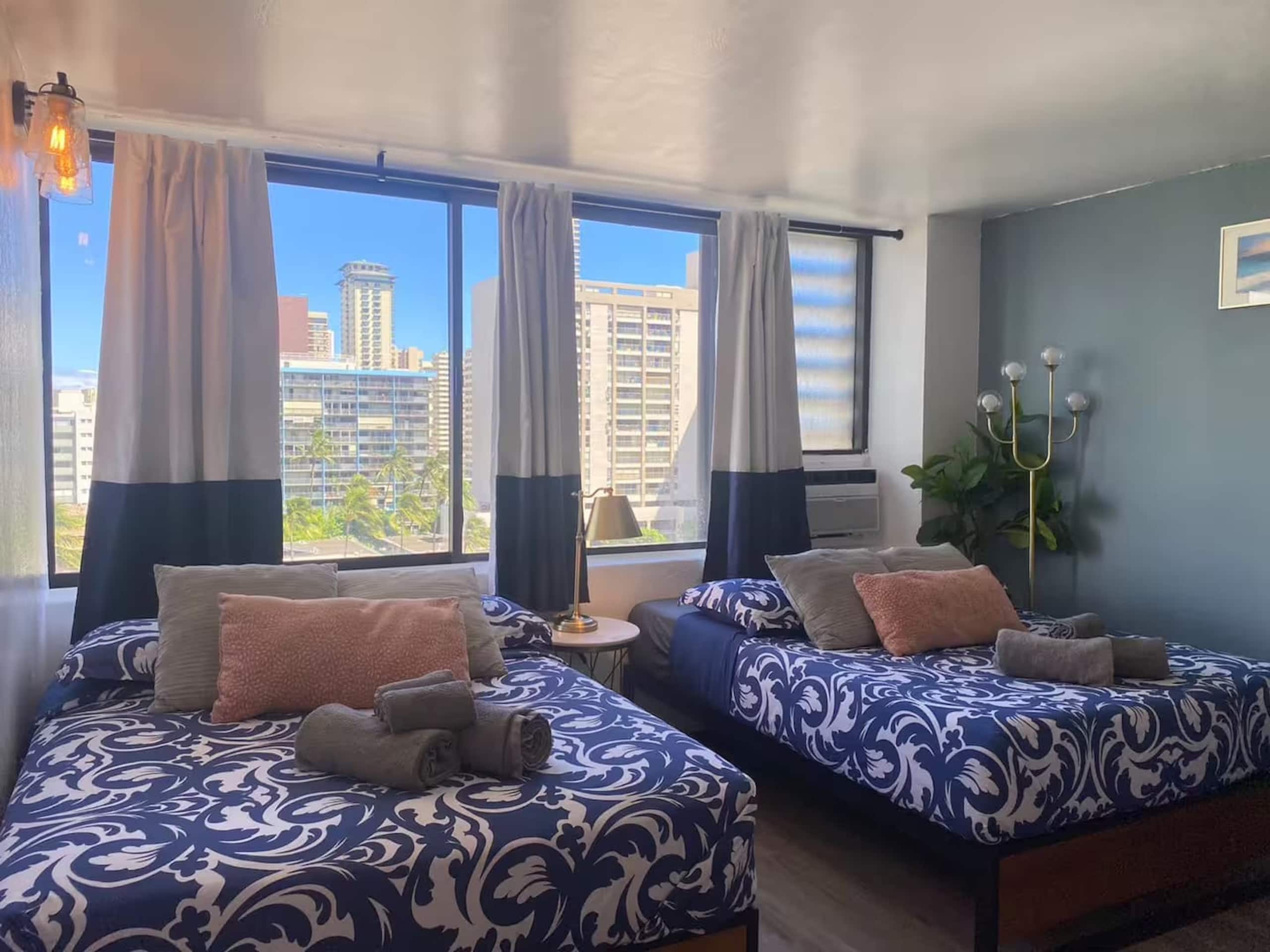 Condo in Honolulu · ★4.89 · 1 bedroom · 2 beds · 1 private bath - Image 17