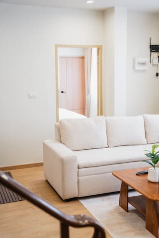 3BR Duplex Home 15mins SiamSquare /EkkamaiBTS 400m gallery image 2