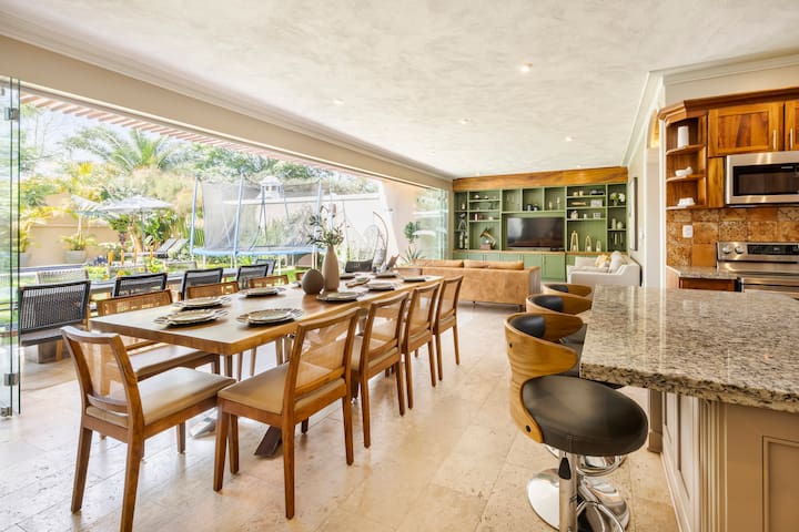 Entire home with 5 bedrooms in Antigua - Villa Aurora, Exclusive Home w/Pool in Antigua