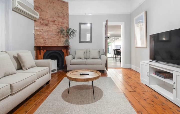 Travers Street, Country Charm In Central Wagga - Murray River
