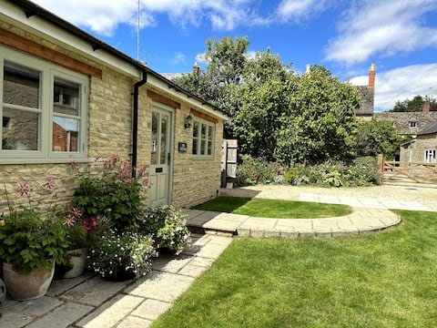 Top Airbnb: Pye Cottage . 3 bedroom Character Cottage. in Oxfordshire