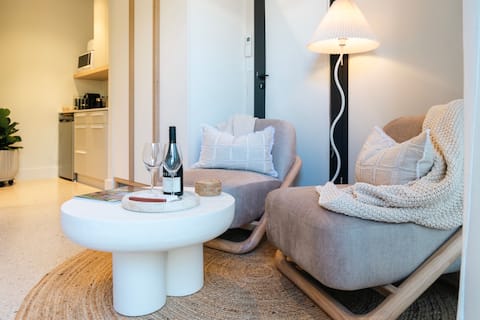 Top Airbnb: Guest favourite cottage near CBD & Top Restaurants in Adelaide