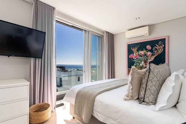 Breathtaking views on Battery | Pool, BBQ & Views gallery image 4