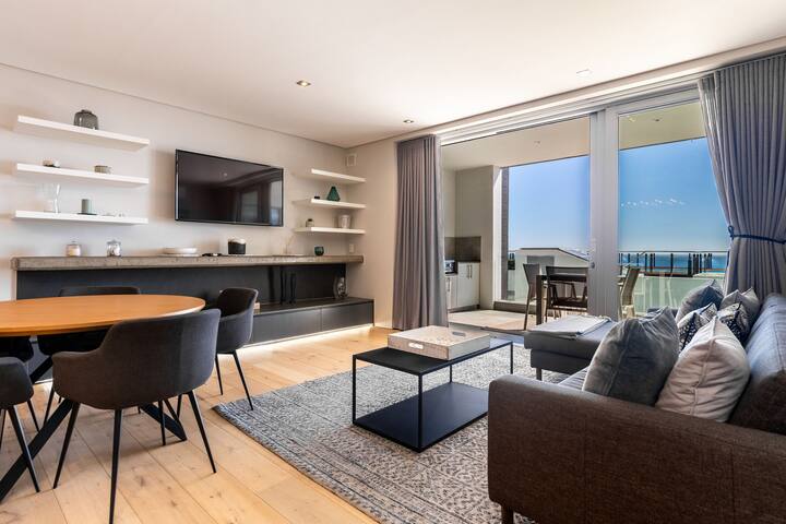 Breathtaking views on Battery | Pool, BBQ & Views gallery image 2