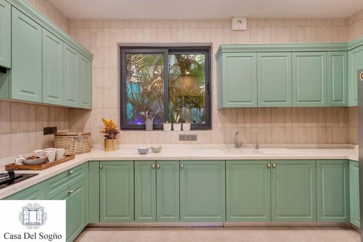 Full kitchen image 1
