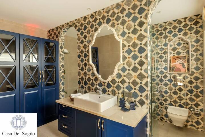 Full bathroom 1 image 1