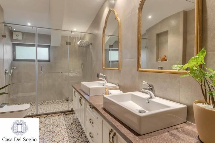 Full bathroom 2 image 1