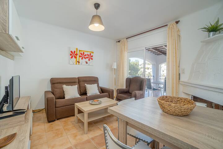 Entire home with 2 bedrooms in Roses - Apartamento con vista al mar