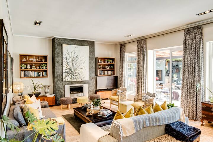 Tranquil and Central 4-Bed Family Retreat gallery image 4