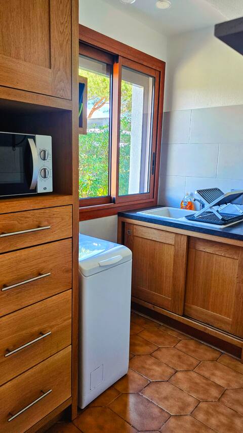 Top performing Airbnb: Sea view rental, beach within walking distance in Bonifacio