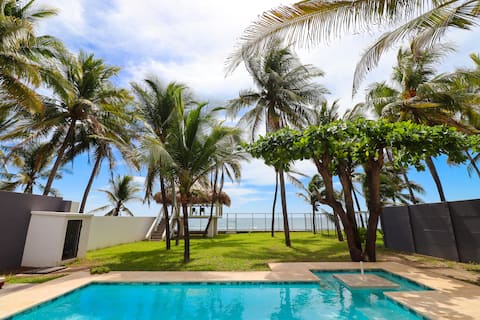 Luxury Oceanfront Villa w/pool in Amatecampo