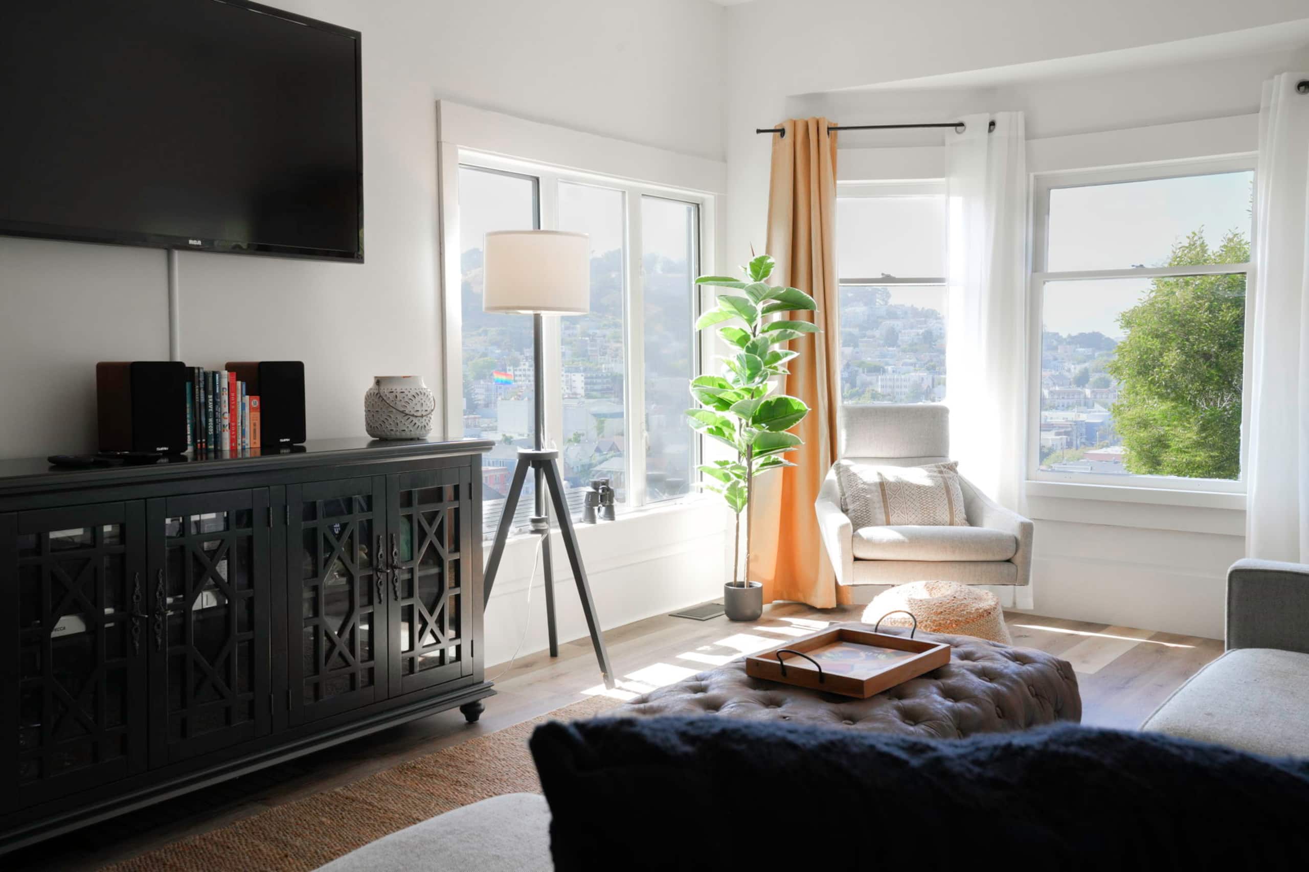 Condo in San Francisco · ★4.97 · 2 bedrooms · 2 beds · 1 bath - Image 1