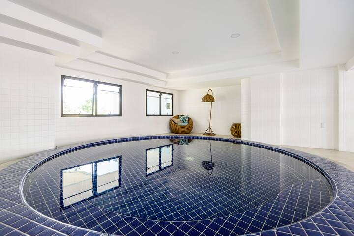 Penthouse with 3 bedrooms garden & pool gallery image 5